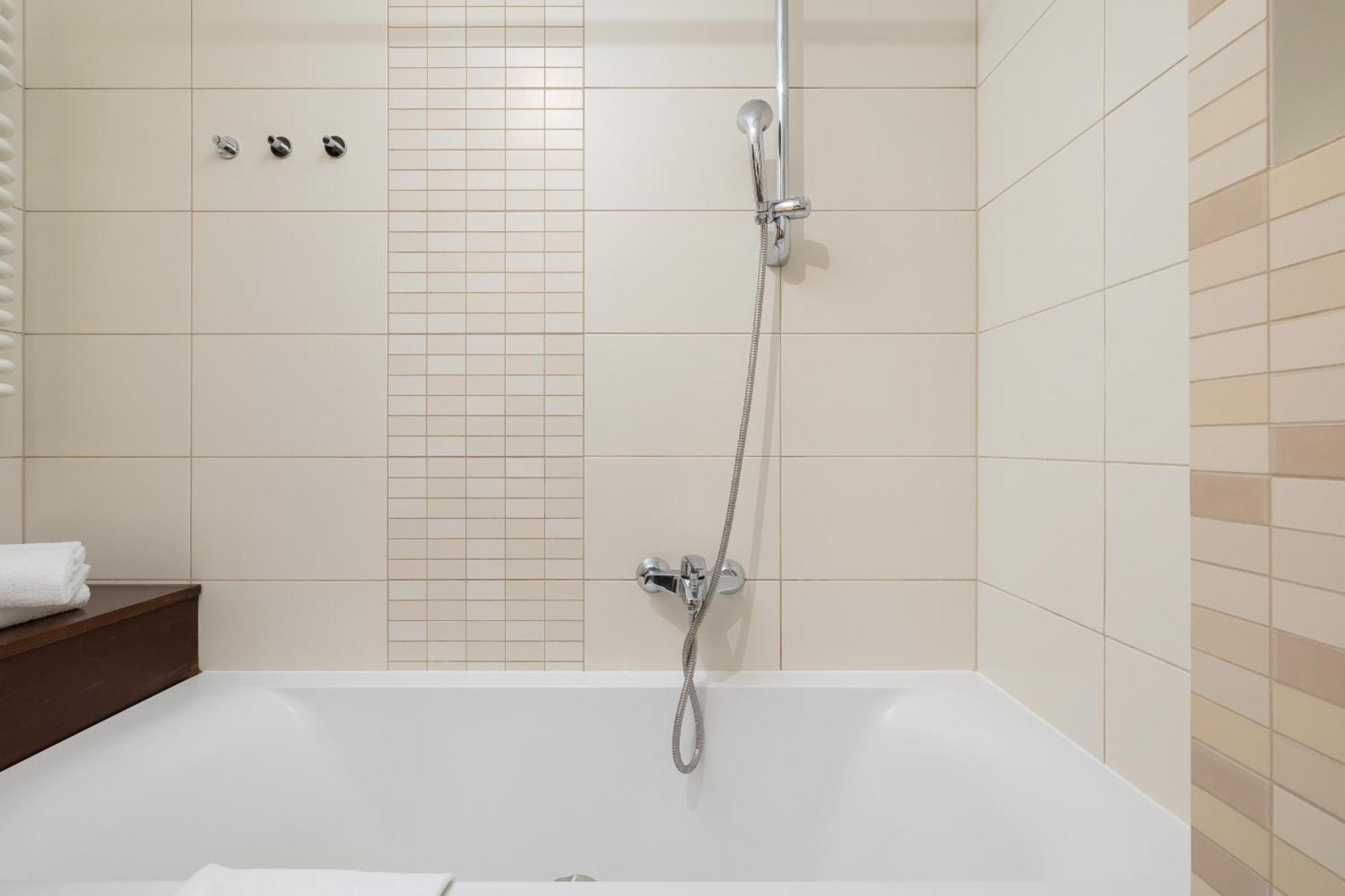 Cracow Verdant With Parking By Renters Apartament *