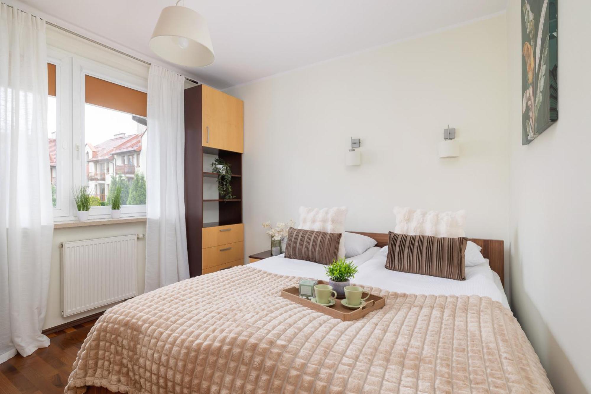 Cracow Verdant With Parking By Renters