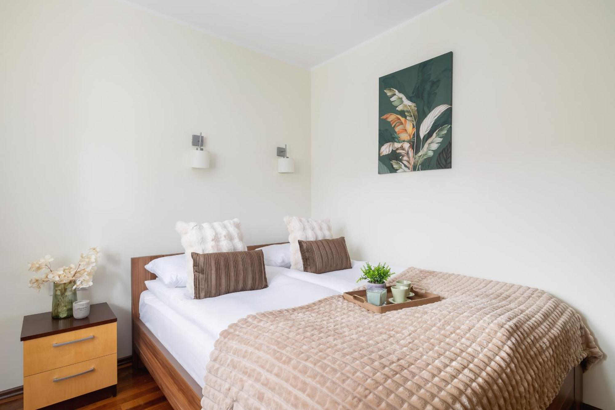 Cracow Verdant With Parking By Renters Apartament