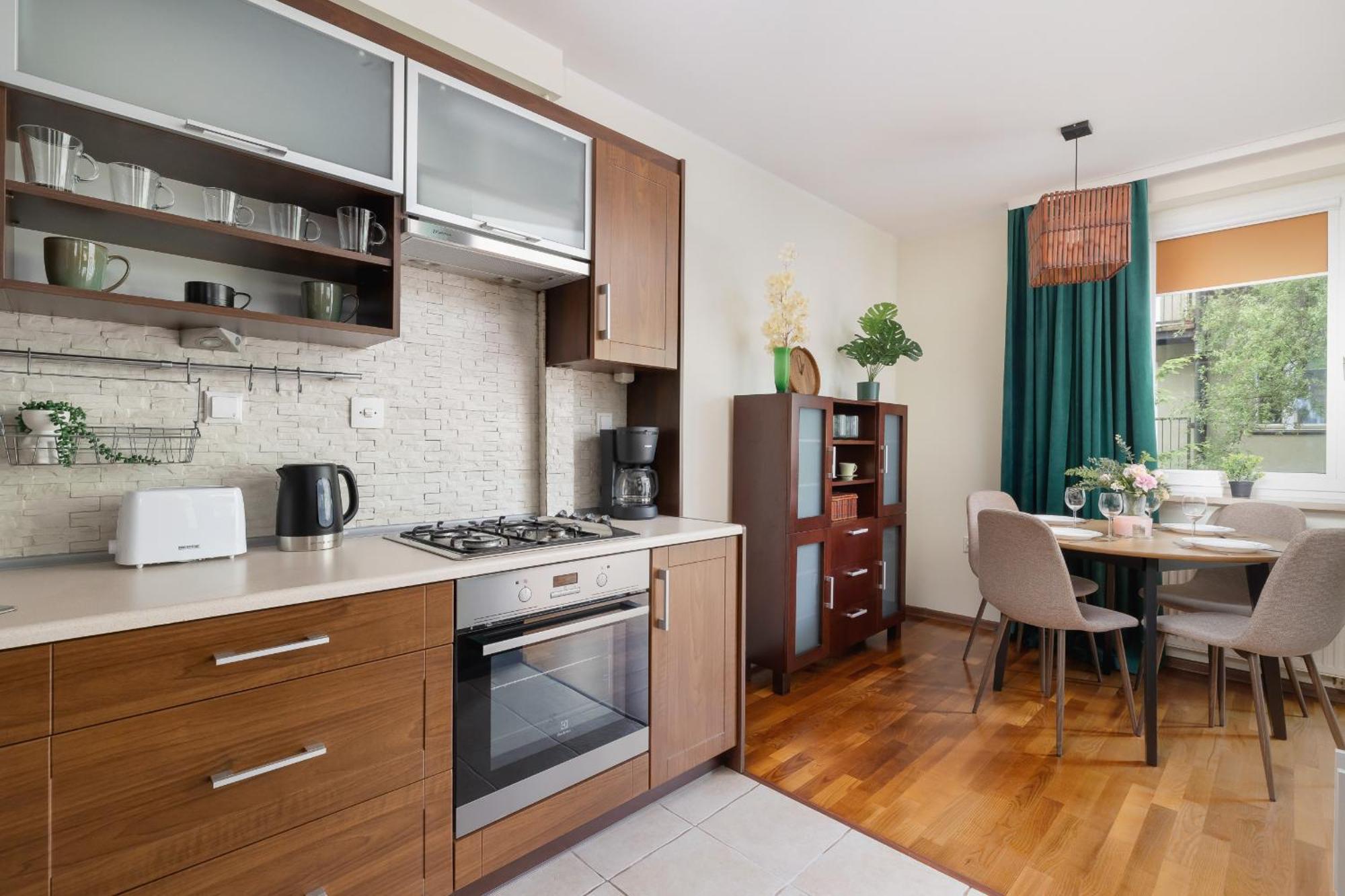 Cracow Verdant With Parking By Renters Apartament *